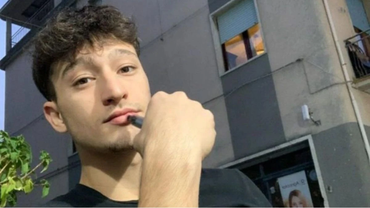 “Mamma, non mi sento bene”, Roberto muore così all’improvviso: le urla strazianti dei genitori “Mamma, non mi sento bene”, Roberto muore così all’improvviso: le urla strazianti dei genitori