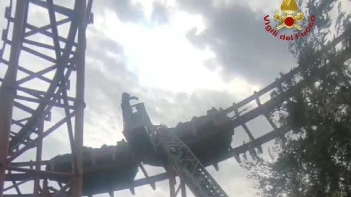 Guasto alle montagne russe con persone a bordo: situazione terrificante
