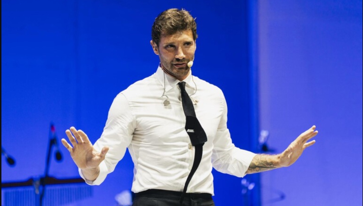 stefano de martino e caroline tronelli video intimi rubati scoppia la battaglia giudiziaria