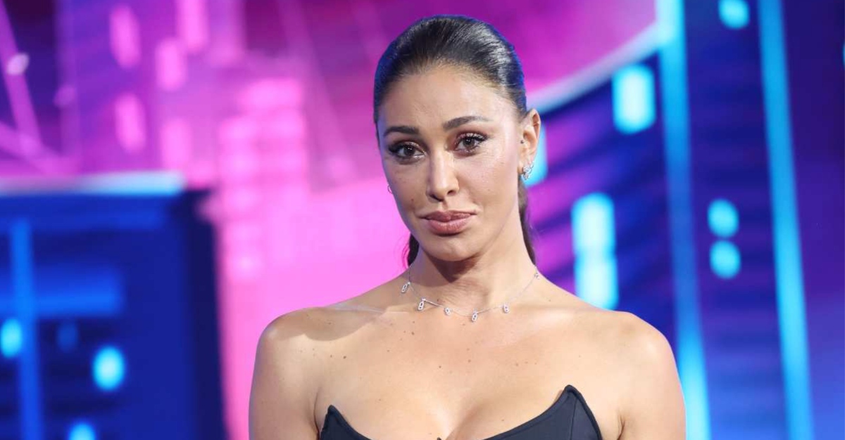 belen altra lite shock in pubblico l8217ha lanciate addosso a dei ragazzi