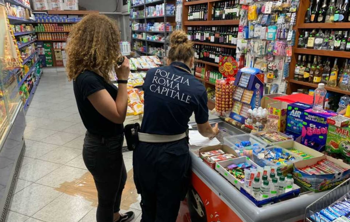 Alimenti scaduti, maxi sequestro da 100 chili: scoperta sconvolgente Alimenti scaduti, maxi sequestro da 100 chili: scoperta sconvolgente