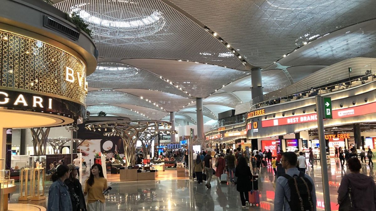 abbandonano il figlio di 10 anni in aeroporto il motivo 232 sconvolgente