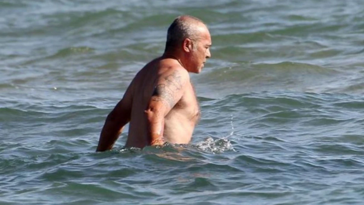 “L’ha fatto in mare, davanti a due persone”: bufera sull’amato attore italiano dopo la rivelazione “L’ha fatto in mare, davanti a due persone”: bufera sull’amato attore italiano dopo la rivelazione