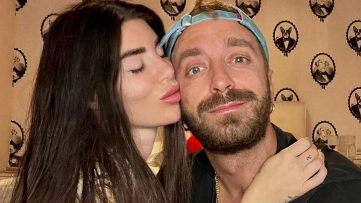 Bianca Atzei e Stefano Corti, la vacanza al mare finisce malissimo: la lite furiosa