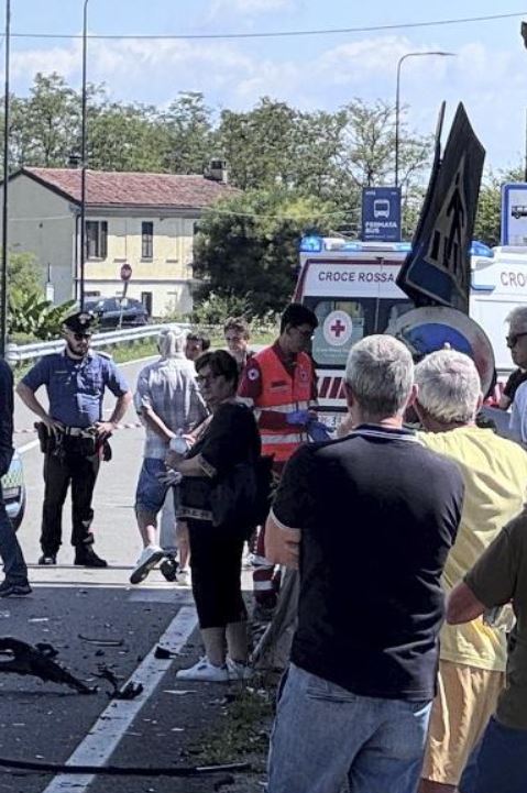 Pavia, incidente tra moto e furgone