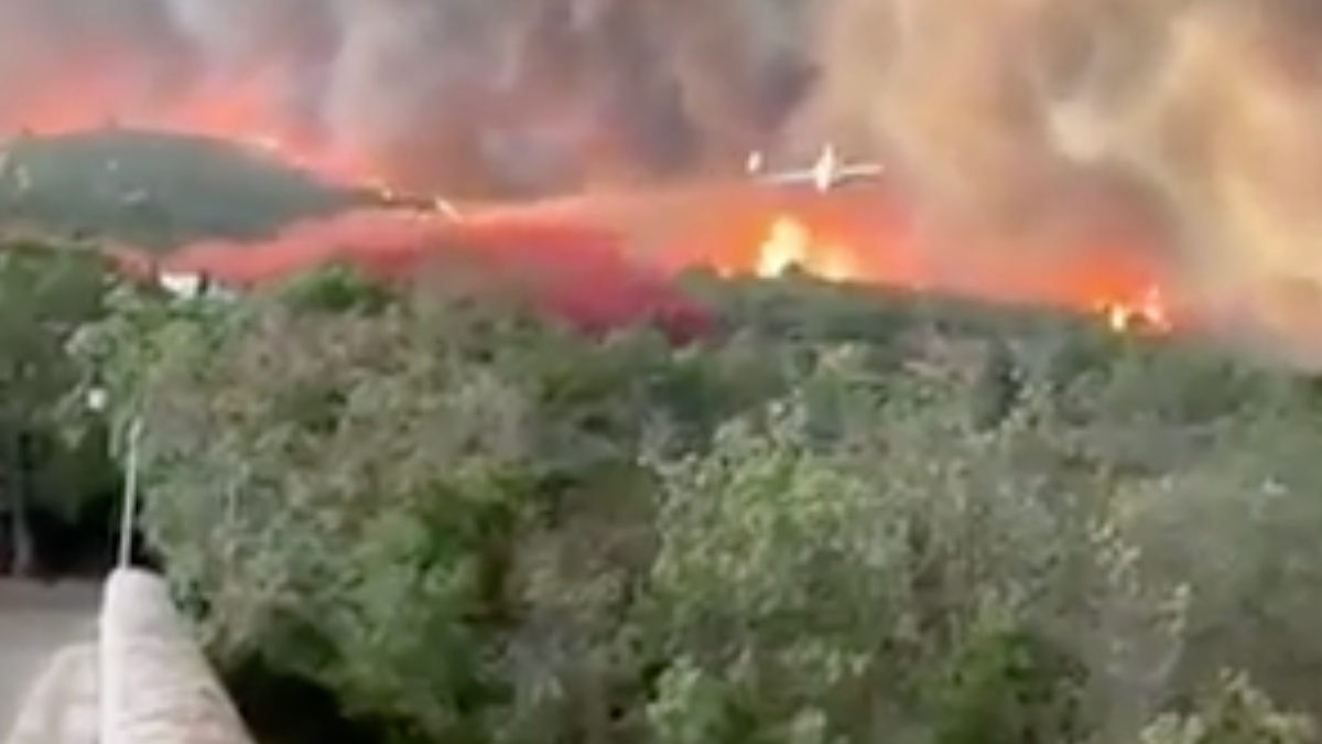 terribile incendio devasta il paese un morto e diversi feriti