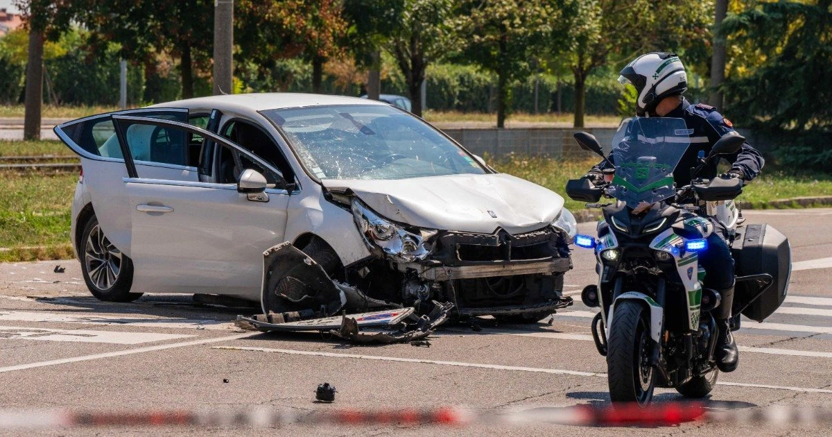 viene falciata da un8217auto in corsa poi la scoperta shock chi c8217era a bordo