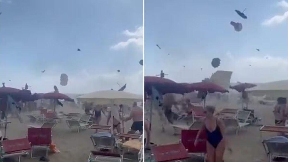 tromba d8217aria in spiaggia volano decine di ombrelloni bagnanti terrorizzati video