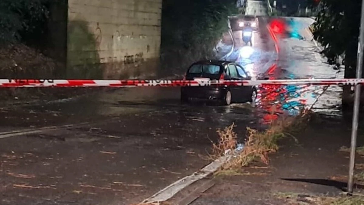 Nubifragio in Italia, strade bloccate e ospedale allagato: la situazione Nubifragio in Italia, strade bloccate e ospedale allagato: la situazione