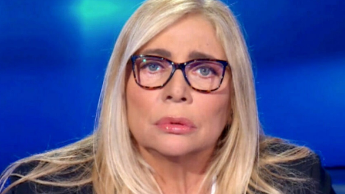 La famosa attacca Mara Venier: “Non è una signora, tratta male tutti”