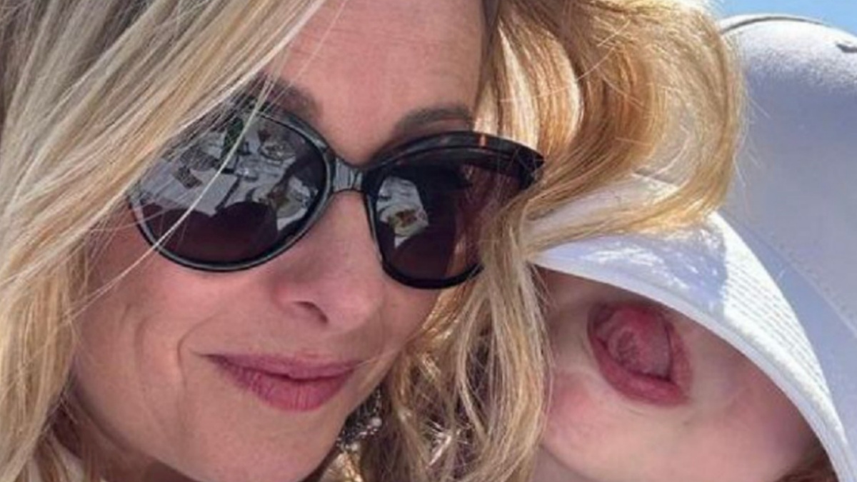 giorgia meloni e gli auguri di ferragosto agli italiani ma tutti notano quel dettaglio