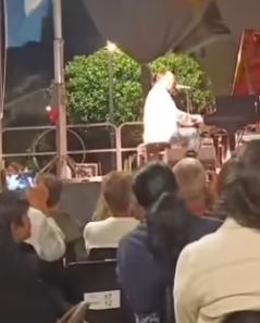 Raphael Gualazzi, panico durante il concerto a Montecorice: crolla parte del palco
