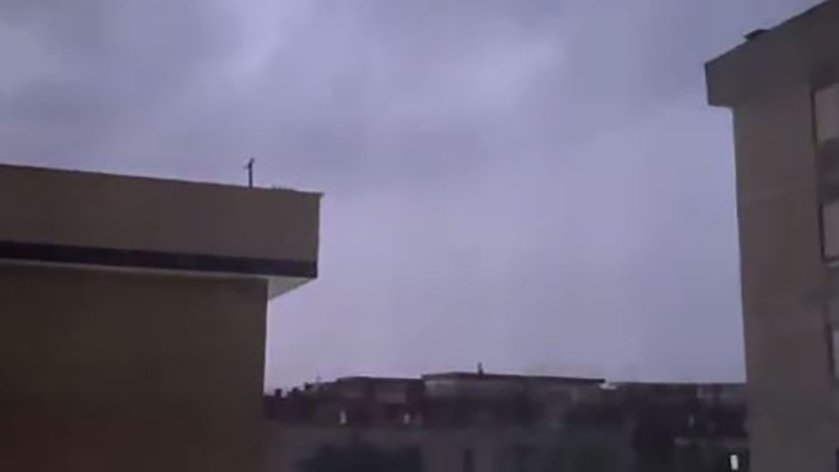 Maltempo, nubifragio nella notte: fulmini e allagamenti in città (VIDEO)