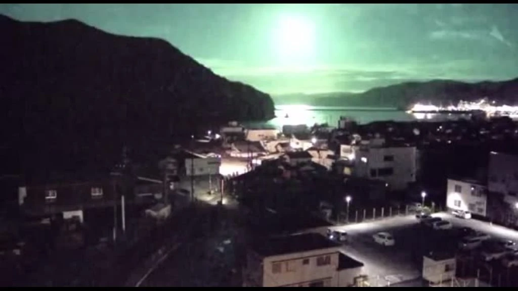 Palla di fuoco illumina il cielo, le analisi di un fenomeno celeste straordinario