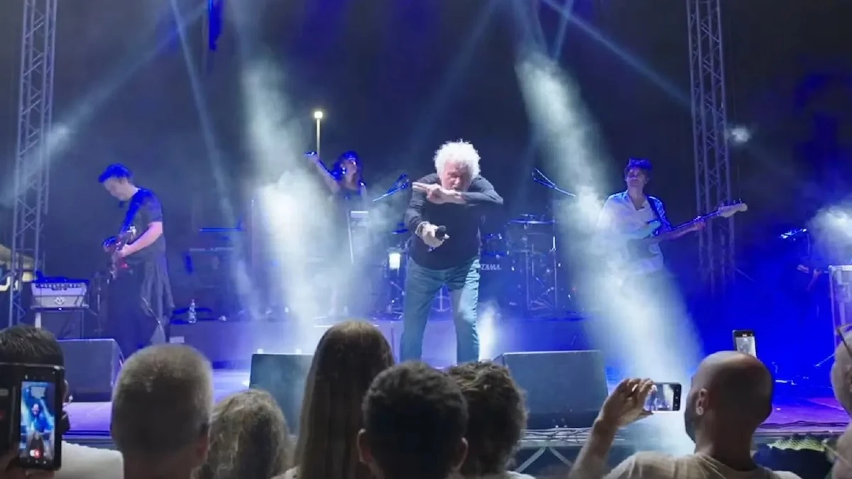 “Ho chiesto scusa”: Adriano Pappalardo, caos e fischi in piazza: lo show finisce in polemica
