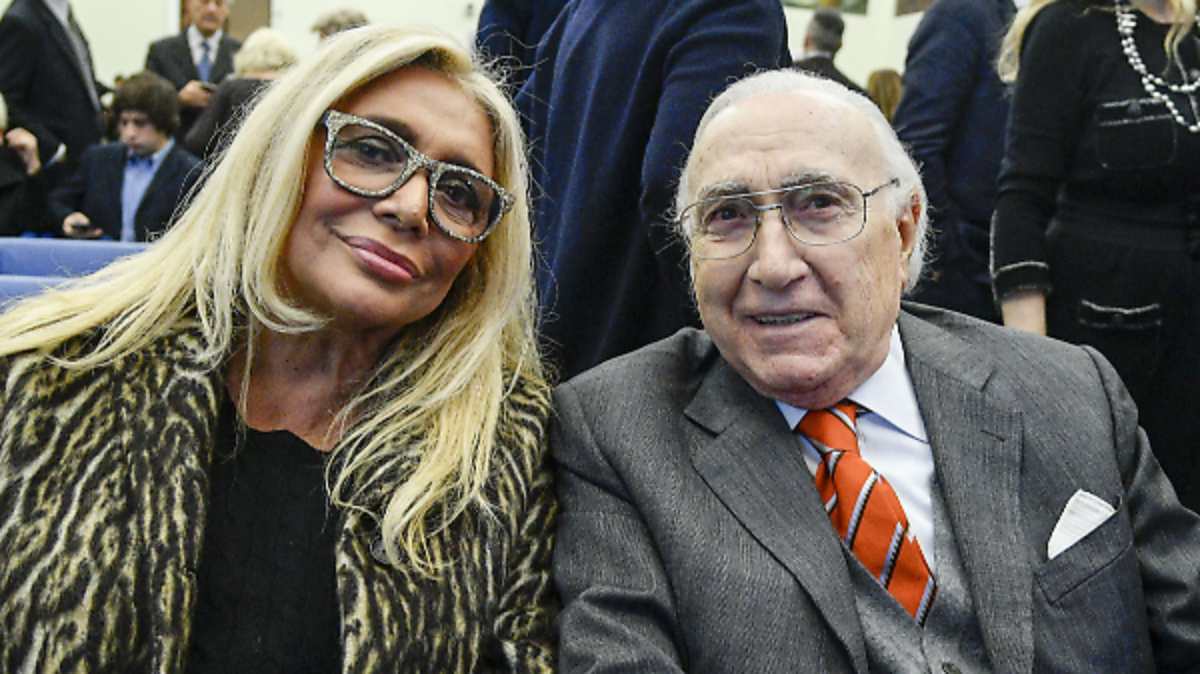 Pippo Baudo, l’addio di Mara Venier: “Un pezzo di vita mia e di Renzo”