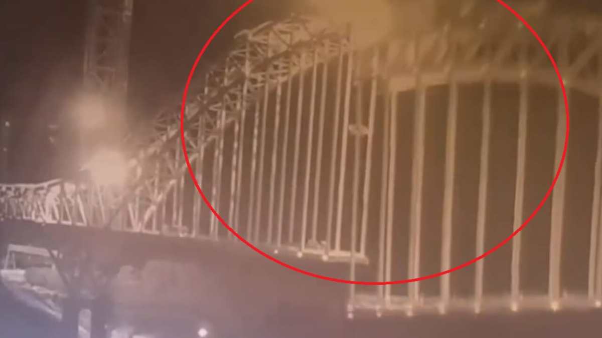 si rompe cavo del ponte in costruzione ci sono morti e dispersi foto e video