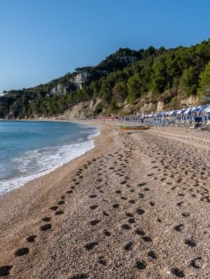 Tragedia al mare a Sirolo, muore ragazza di 23 anni: come è successo