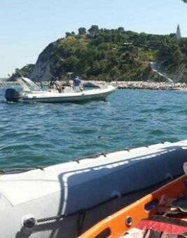 Tragedia al mare a Sirolo, muore ragazza di 23 anni: come è successo