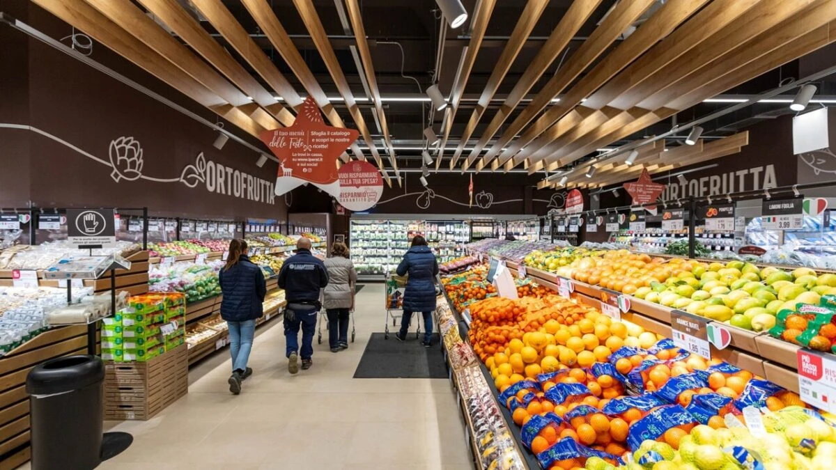 Nuovo richiamo nei supermercati, il prodotto ritirato dagli scaffali per rischio listeria