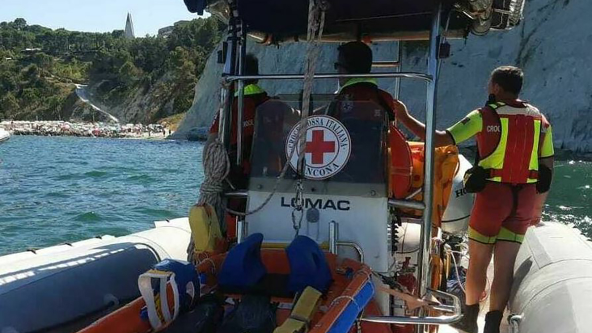 Tragedia al mare, muore ragazza di 23 anni: come è successo Tragedia al mare, muore ragazza di 23 anni: come è successo