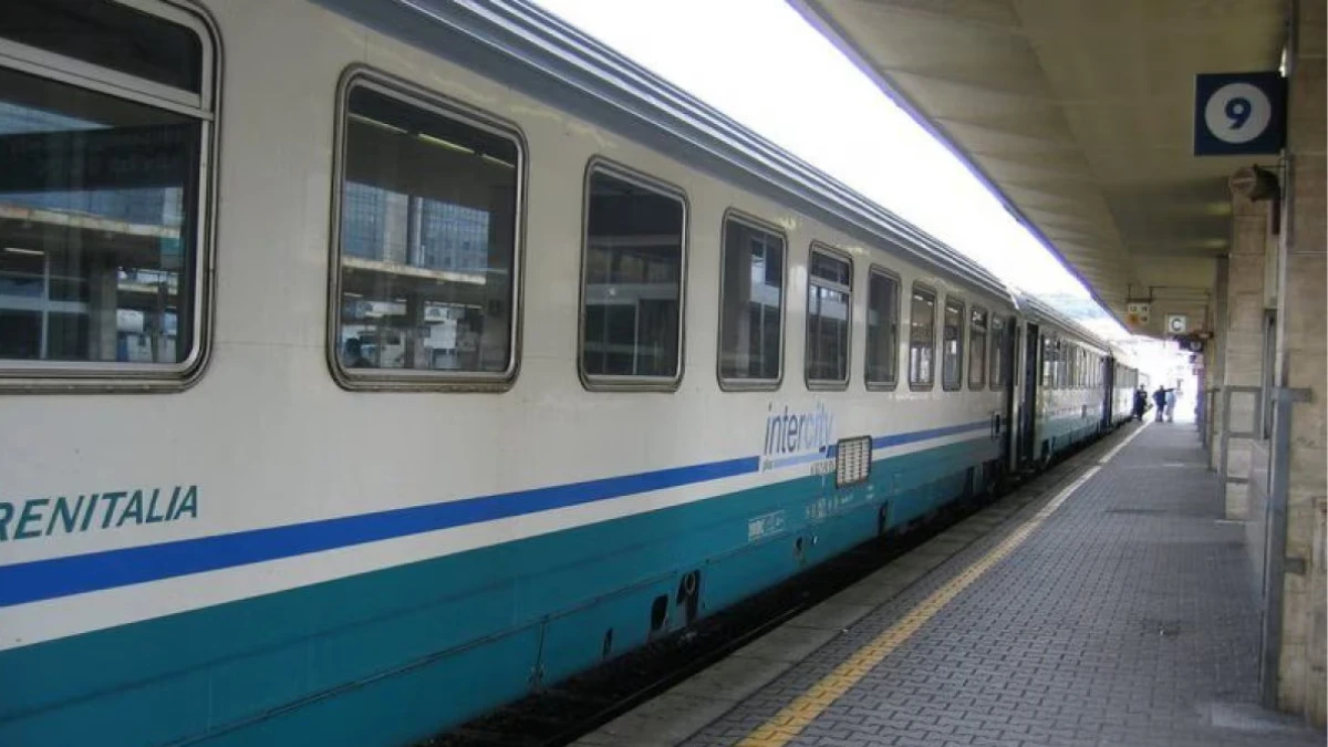 incidente ferroviario in italia un uomo perde la vita traffico bloccato sulla linea
