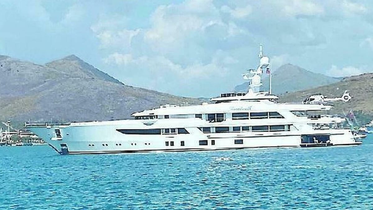 Mega yacht di 77 metri nel mare italiano, scoperta assurda: a chi appartiene