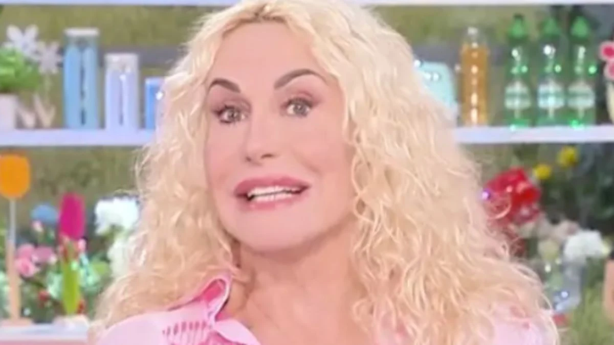 “È morto, ci ha lasciati”: Antonella Clerici apre la puntata con una triste notizia “È morto, ci ha lasciati”: Antonella Clerici apre la puntata con una triste notizia