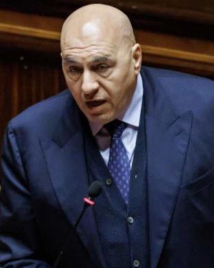 “Se qualcuno ci attacca succederà questo”: Crosetto lancia l’allarme