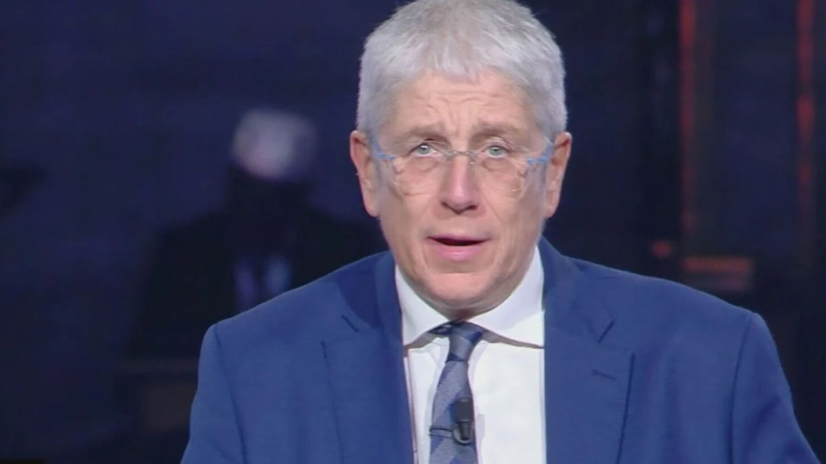 Attimi di terrore a “Fuori dal coro”, aggressione brutale: panico in studio Attimi di terrore a “Fuori dal coro”, aggressione brutale: panico in studio