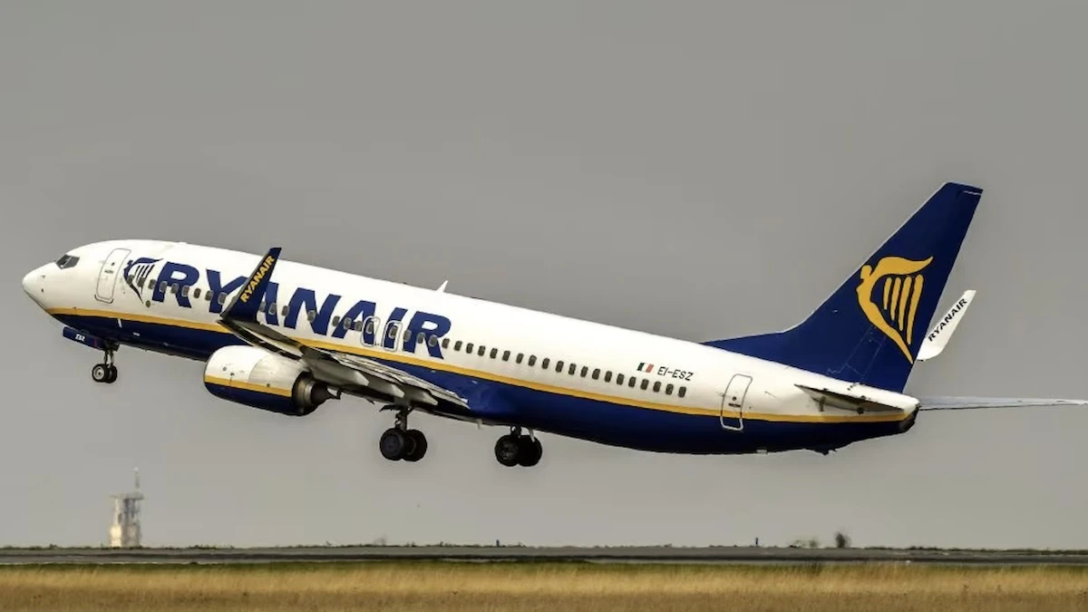 Turbolenza sul volo Ryanair, gente scaraventata a bordo Turbolenza sul volo Ryanair, gente scaraventata a bordo