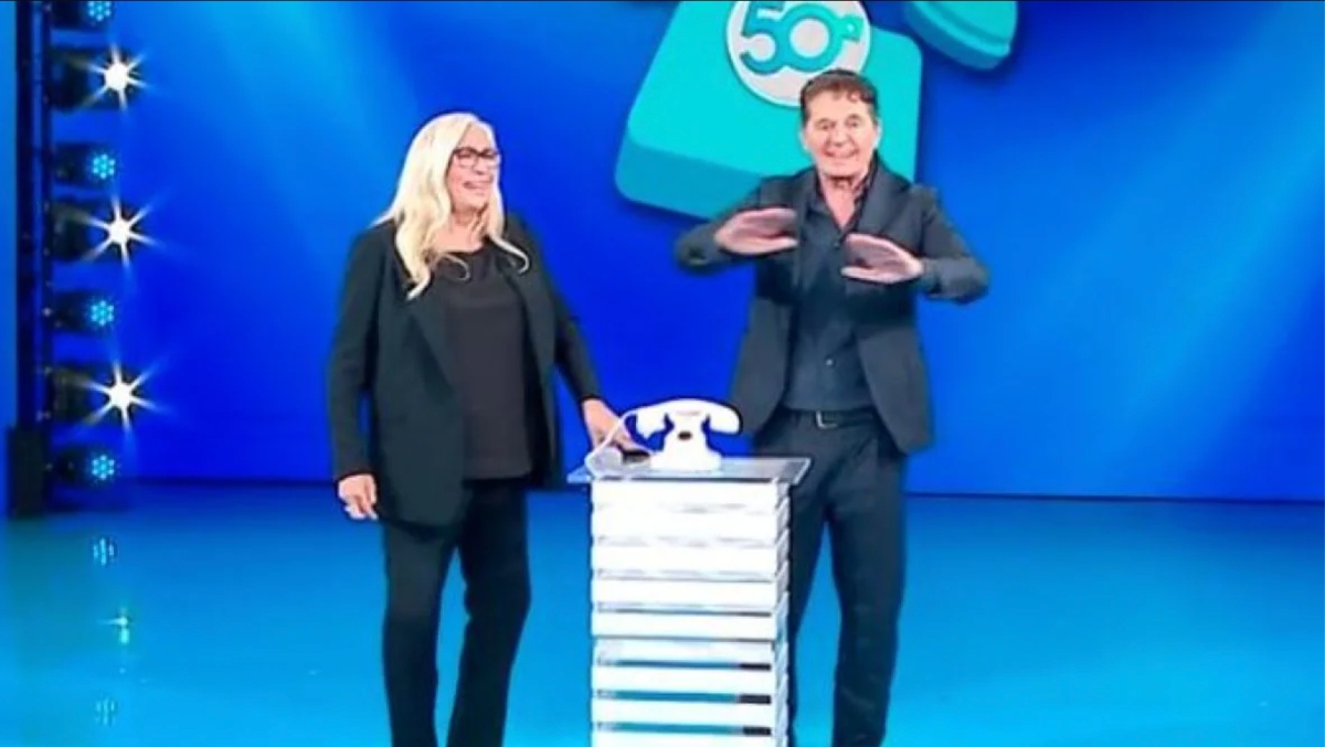 e8217 finita teo mammucari finisce male per lui tagliato nella puntata del programma top
