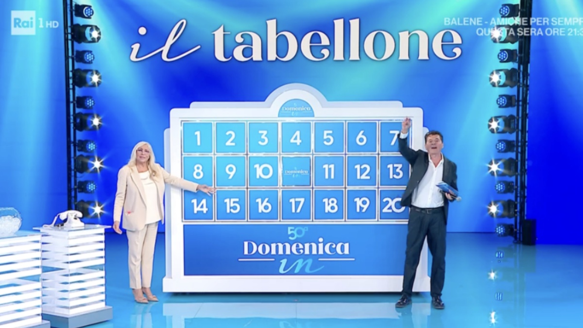mara venier e teo mammucari il siparietto provocatorio a domenica in