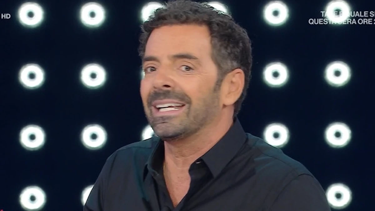 Alberto Matano, caos a La vita in diretta: frecciate da un altro conduttore Alberto Matano, caos a La vita in diretta: frecciate da un altro conduttore