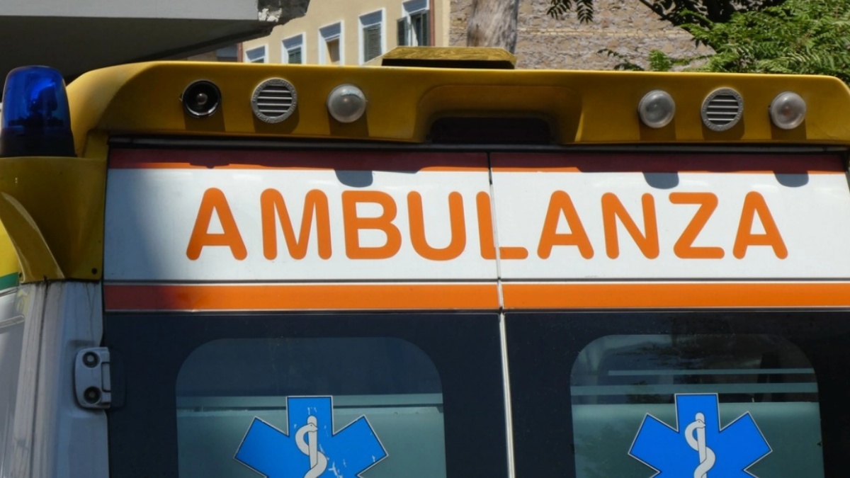 Punto da una vespa, quando arriva in ospedale il racconto shock: “Cosa mi hanno fatto in ambulanza”