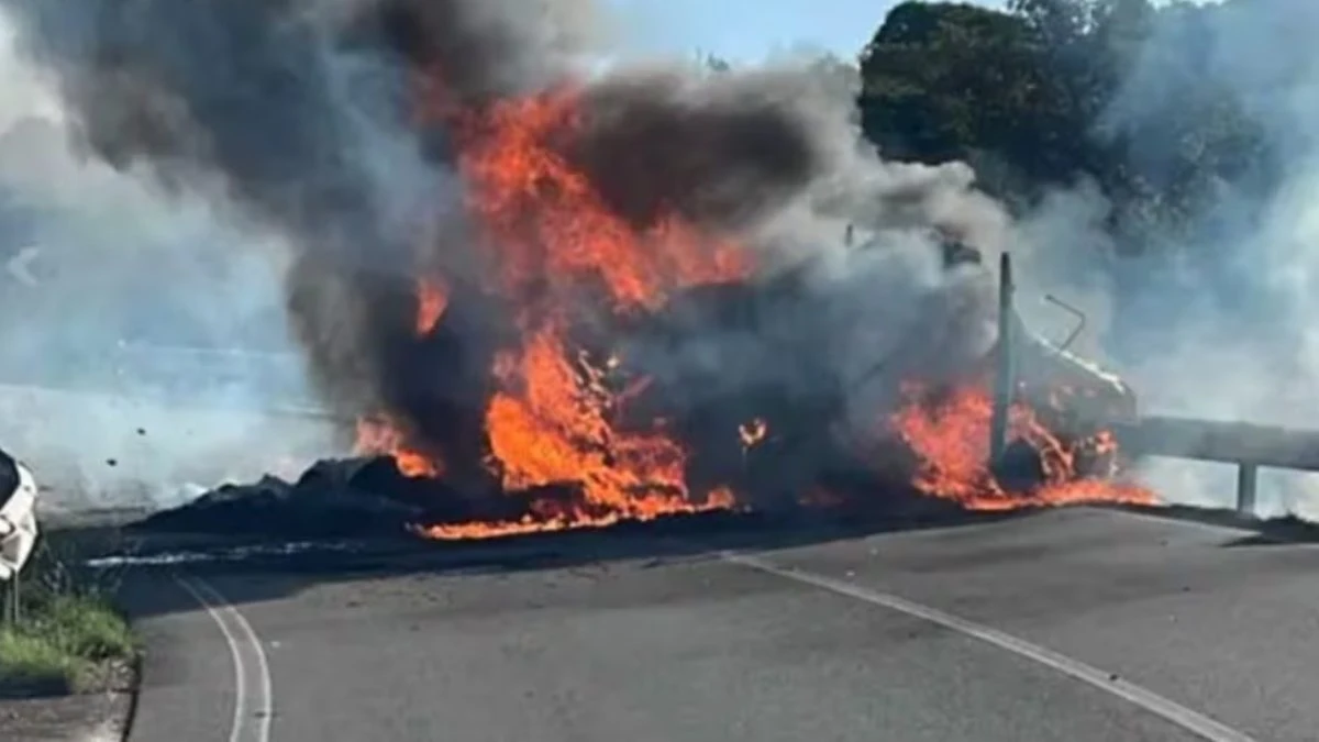 Assalto da film al portavalori: auto incendiate e strada bloccata