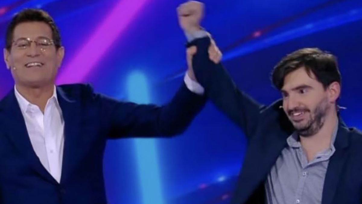“Gesto da pessimo giocatore”, Sarabanda si chiude in polemica: l’accusa del vincitore e le parole su Papi “Gesto da pessimo giocatore”, Sarabanda si chiude in polemica: l’accusa del vincitore e le parole su Papi