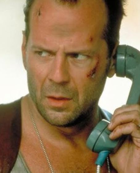Bruce Willis, la moglie mette in guardia: Il primo sintomo della malattia