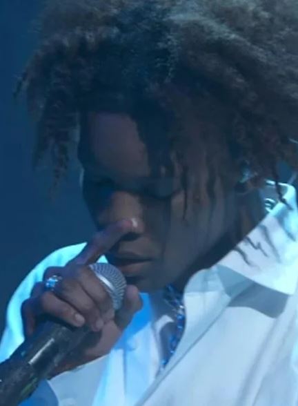 Cadavere rinvenuto nella Tesla di D4vd, il rapper che duettò con Damiano dei Maneskin: cosa succede