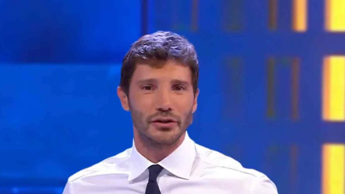de martino su mediaset ma arriva lo stop improvviso salta tutto