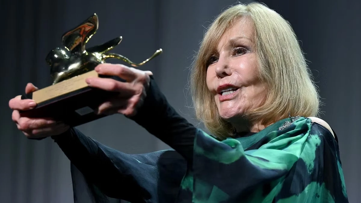 L’attrice arriva al festival di Venezia e tutti a bocca aperta: è irriconoscibile L’attrice arriva al festival di Venezia e tutti a bocca aperta: è irriconoscibile