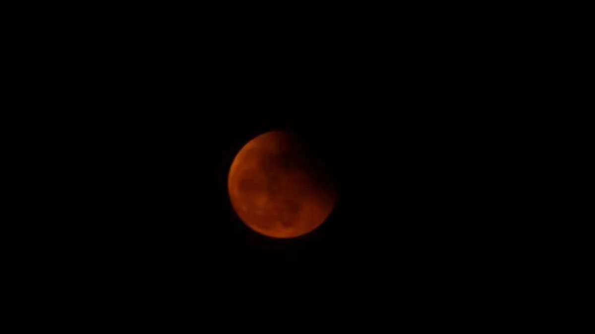 Eclissi totale di Luna 2025: il fenomeno rosso visibile in Italia il 7 settembre Eclissi totale di Luna 2025: il fenomeno rosso visibile in Italia il 7 settembre