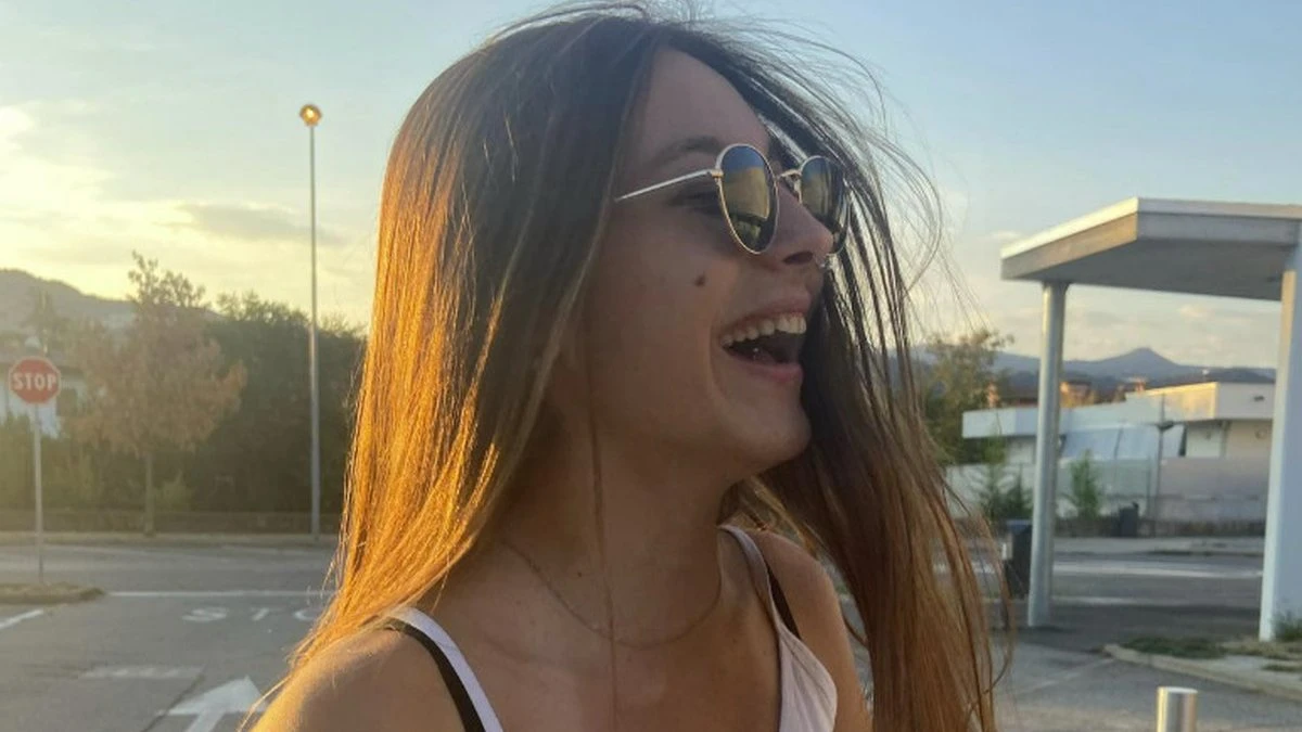 “Ciao amore, ti amo”. Elisa muore a 22 anni in un incidente: chi era