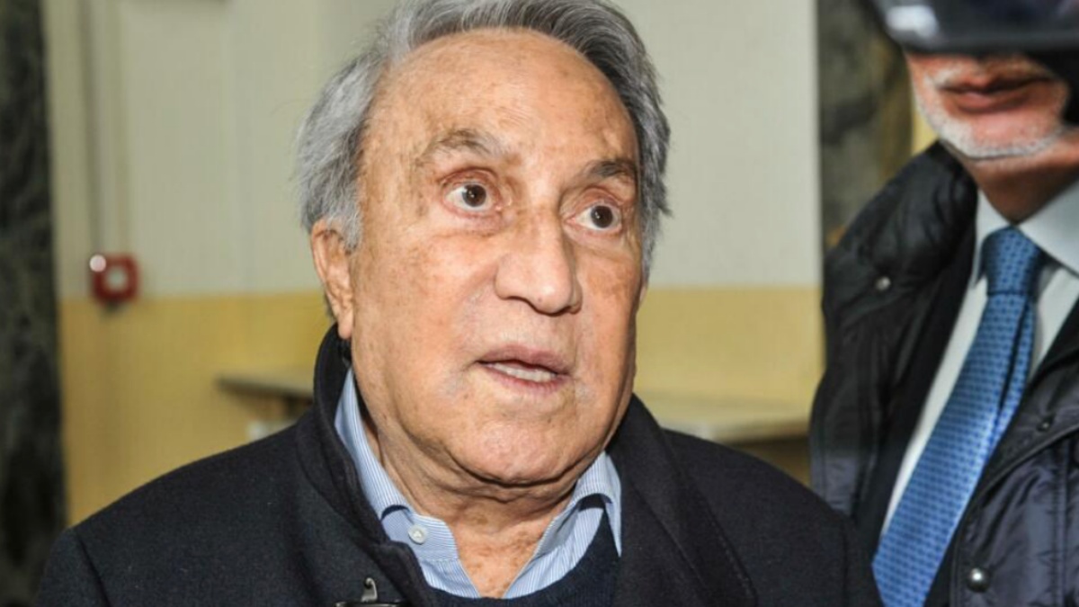 Emilio Fede in condizioni critiche: la notizia dalla struttura sanitaria Emilio Fede in condizioni critiche: la notizia dalla struttura sanitaria