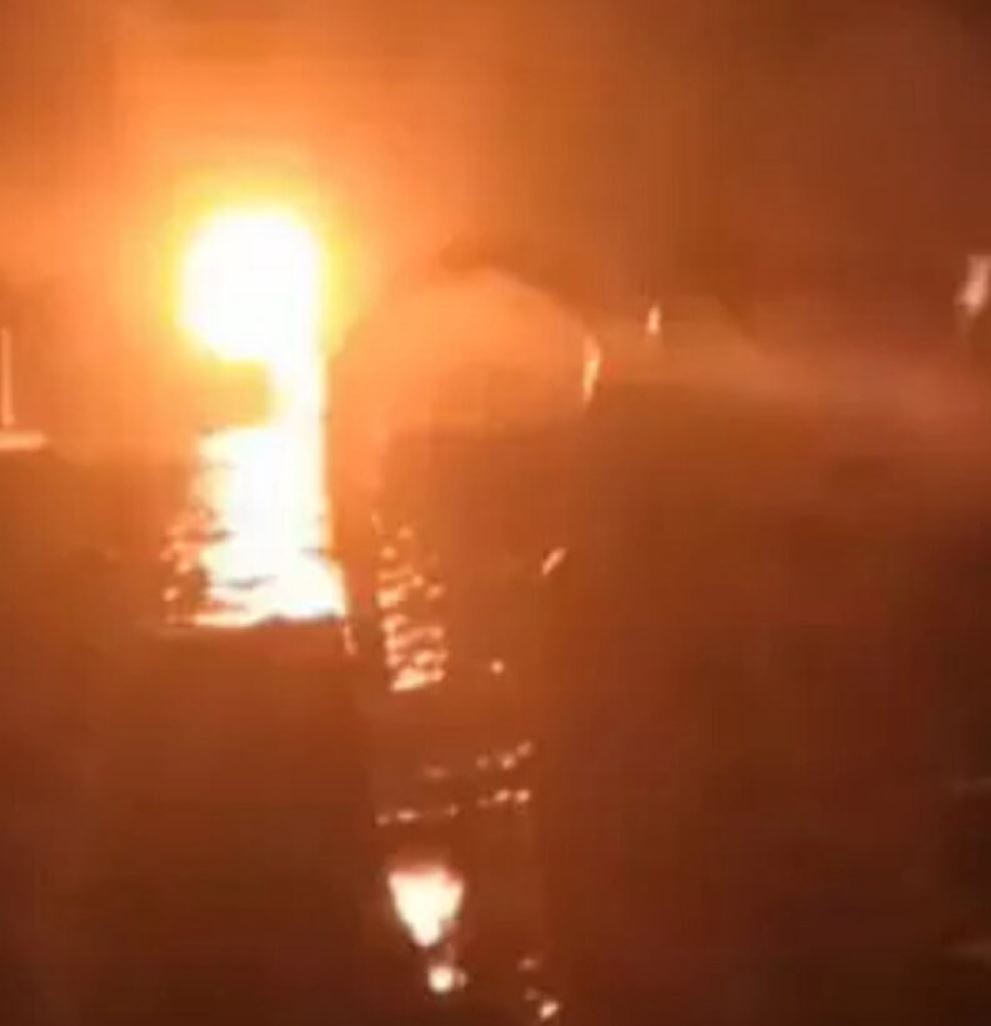 Flotilla sotto attacco, esplosioni improvvise e gas: cos’è successo (VIDEO)