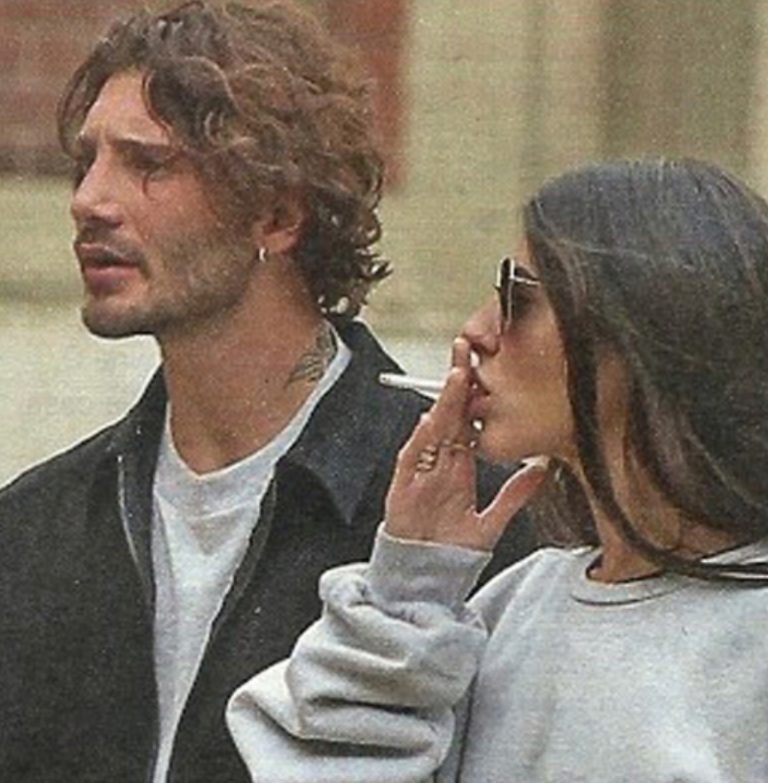 Gilda Ambrosio e Stefano De Martino insieme sorridenti