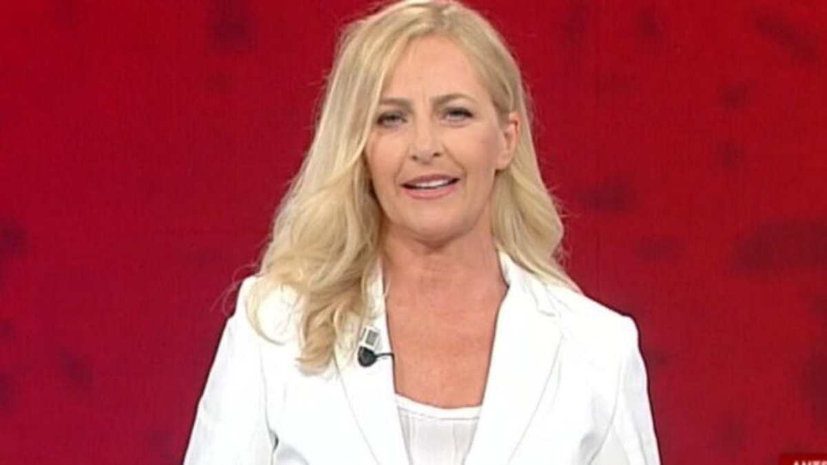 Dopo la chiusura di Tango, Costamagna ospite su Rete 4 (nel programma dove lavora il suo compagno)