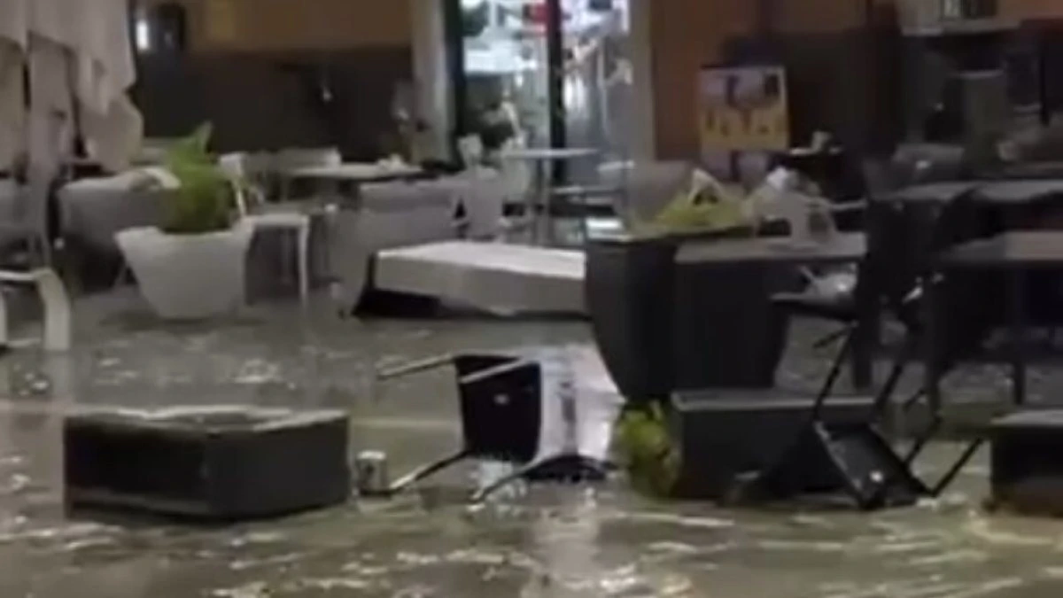 nubifragio in italia fulmini blackout e strade allagate
