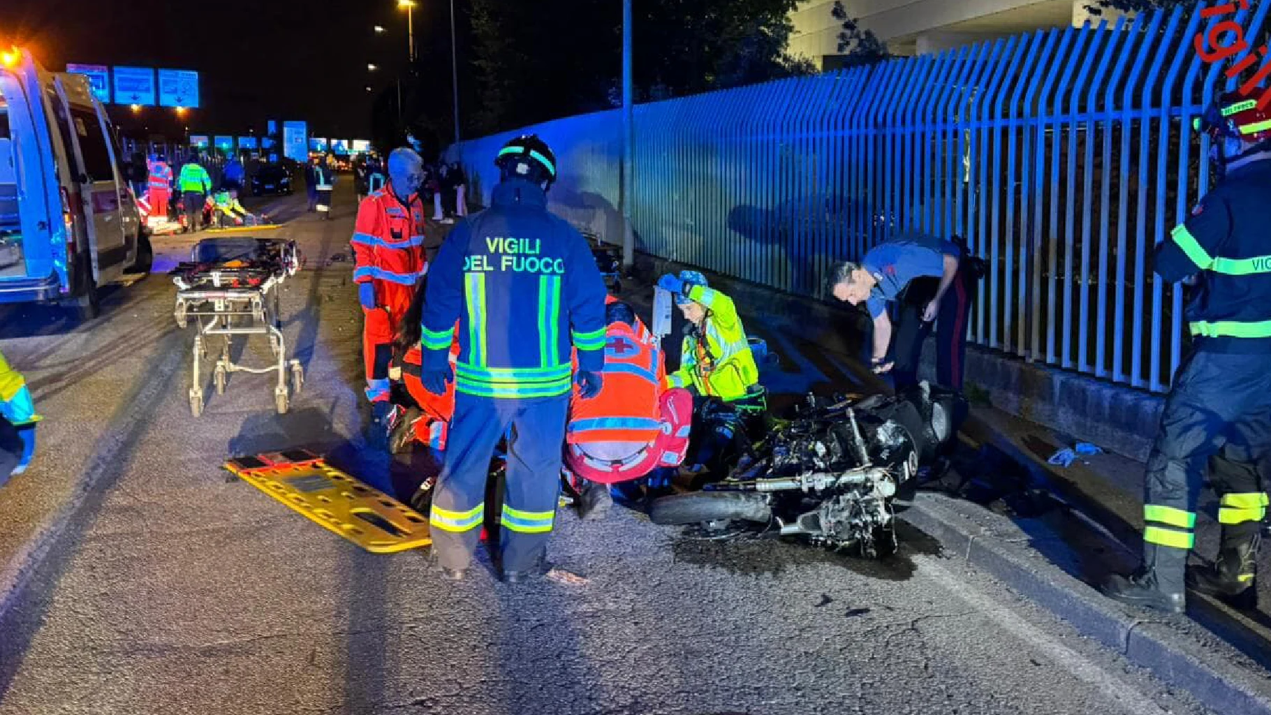 Tragedia in moto, muoiono due giovanissimi Tragedia in moto, muoiono due giovanissimi