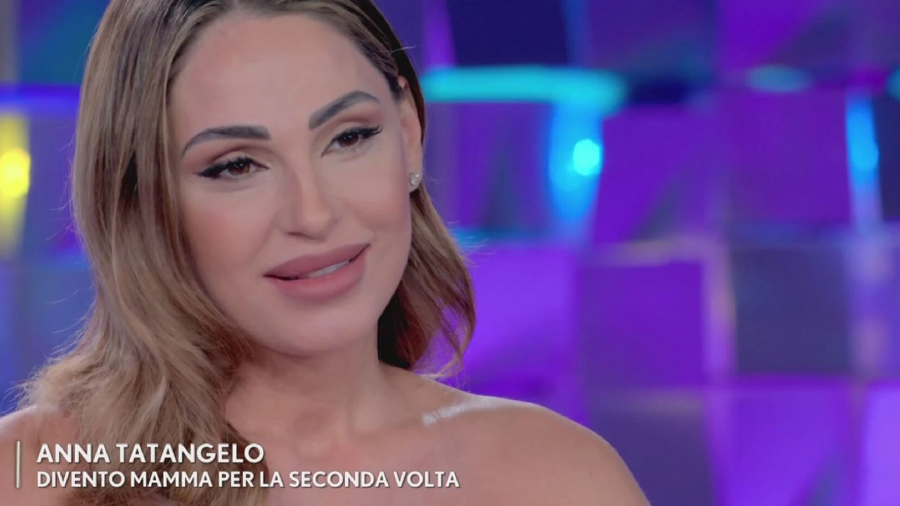 Anna Tatangelo incinta, arriva l’annuncio ufficiale: il nome del bebè